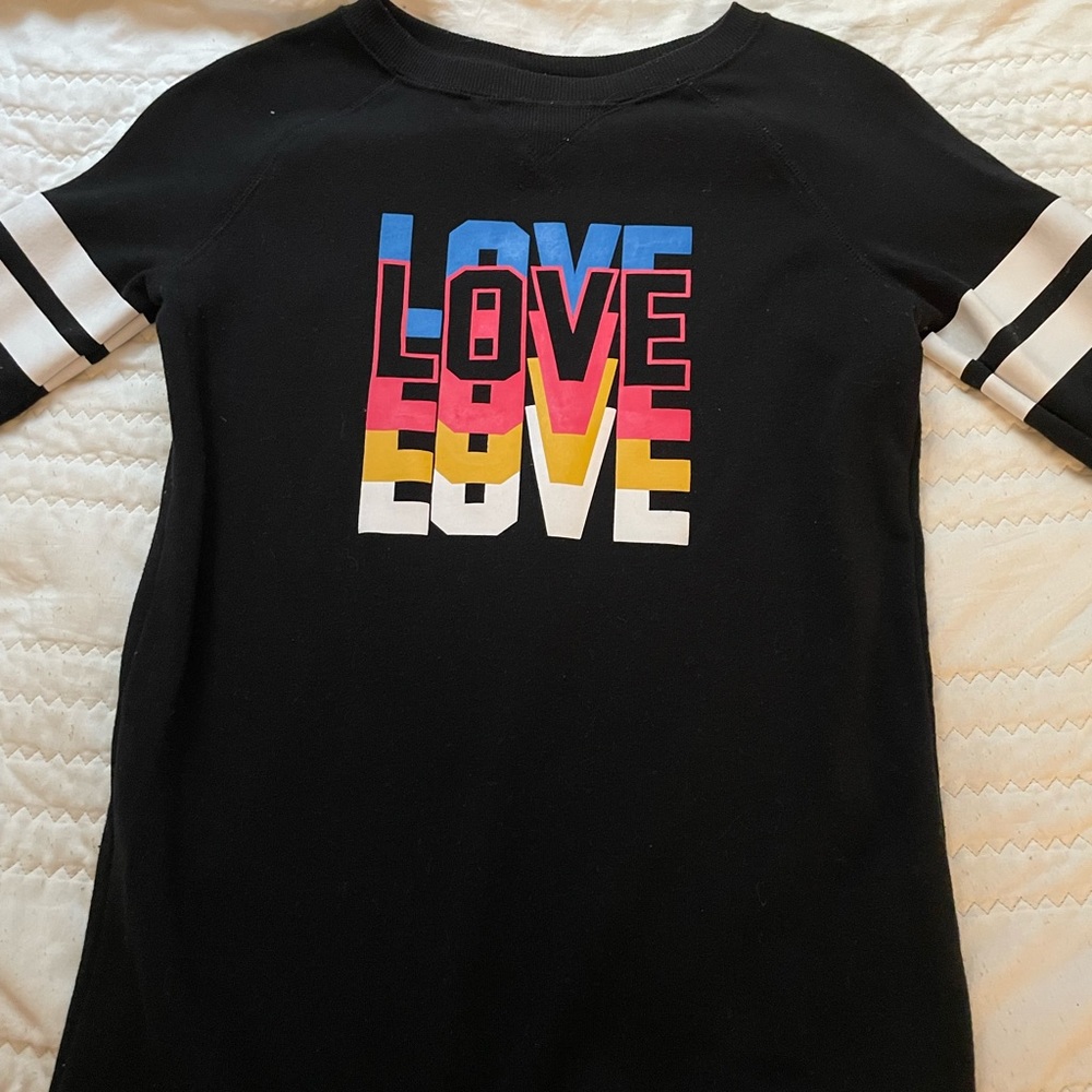 Love graphic sweatshirt